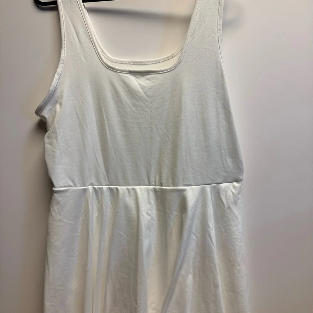 White‎ Sleeveless tennis skort